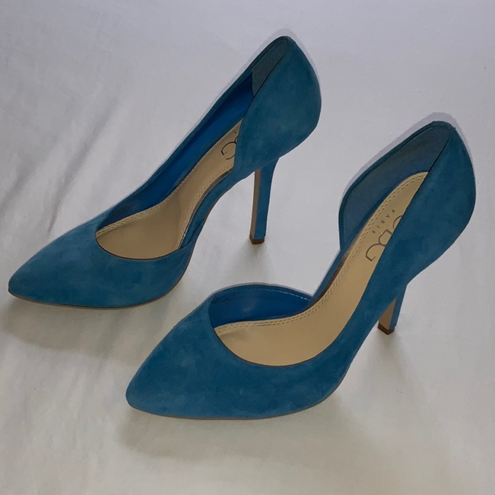 Turquoise blue BCBG suede high heels size 8 1/2 B